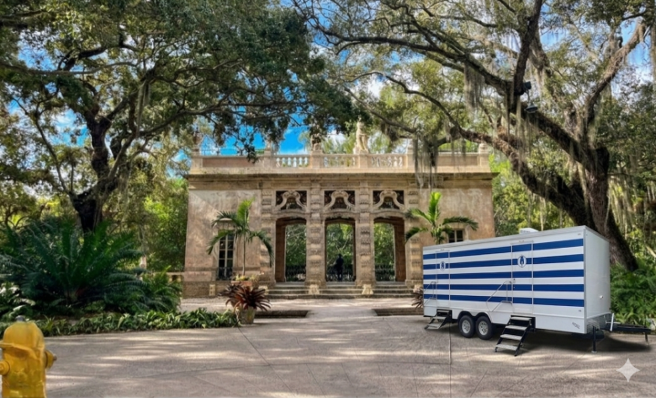 10 stall luxury restroom trailer rental coconut grove graduation.jpg
