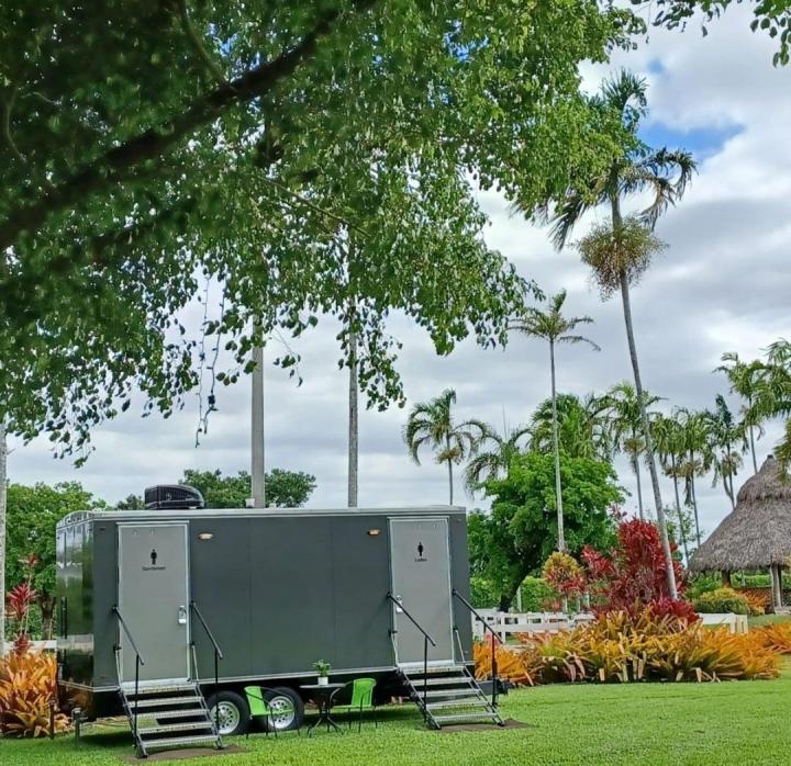 Large Mobile Restrooms Miami