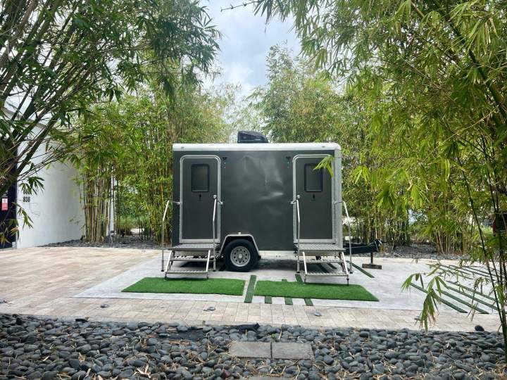 Small Plus 2 Stall Executive Restroom Trailer.jpg (5)