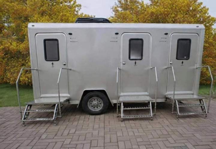 The Lux Plus 3 stalls