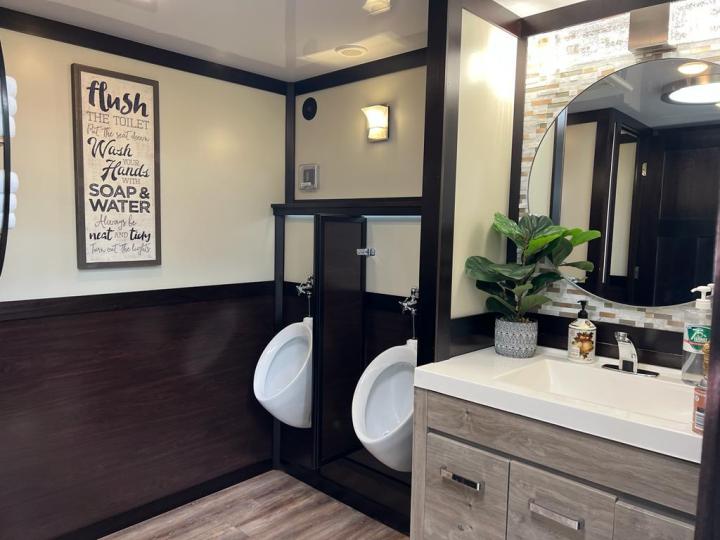Medium Mobile Restrooms Miami